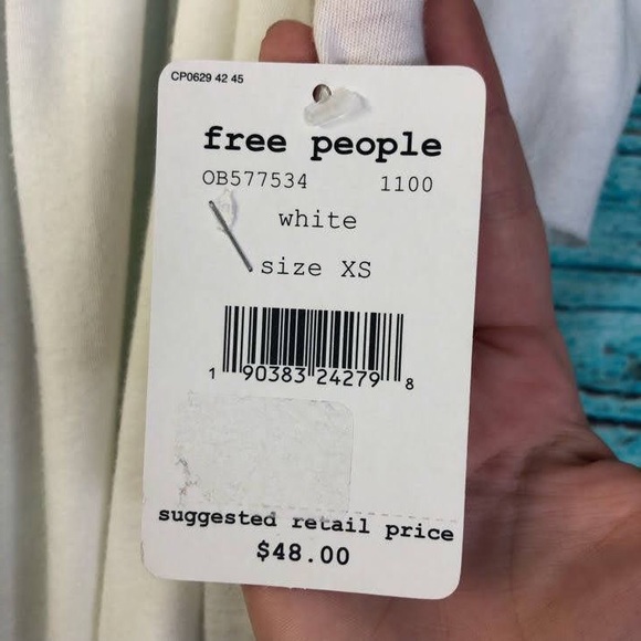 We the FREE PEOPLE Flowy White Cold Shoulder Top NWT $48 - Picture 4 of 6
